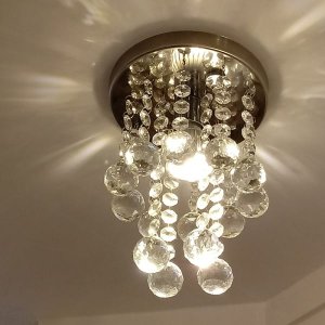 LUSTRE DE CRISTAL PARA LAVABO COM 20CM DE ALTURA COM 01 LÂMPADA GU10