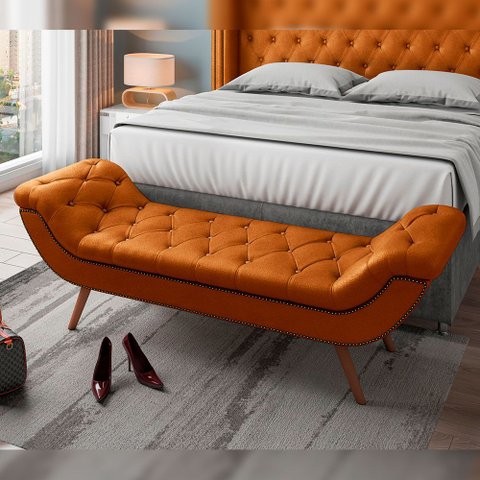 Puff Recamier Decorativo com Tachas 140 cm Santorini Couríssimo Camel - Lyam Decor