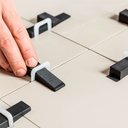 Ver imagem 2 de Nivela Certo Cunha Standard (Estreito) Pacote 50 Pcs - Nivela Certo
