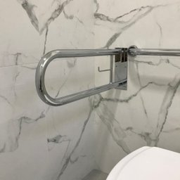 Barra de Apoio Para Sanitário Articulada Com Papeleira - 2