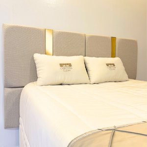 Cabeceira Estofada em Linho com Acrílico Espelhado