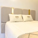 Ver imagem 1 de Cabeceira Estofada em Linho com Acrílico Espelhado