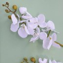 Ver mais imagens de Kit 6 Orquídeas Artificiais Brancas Aveludadas com 7 flores