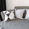 Capas de Almofadas Decorativas Preto e Branco Geométricas Bike Gratidão Para Sofá 40x40 - Novadecora - 3