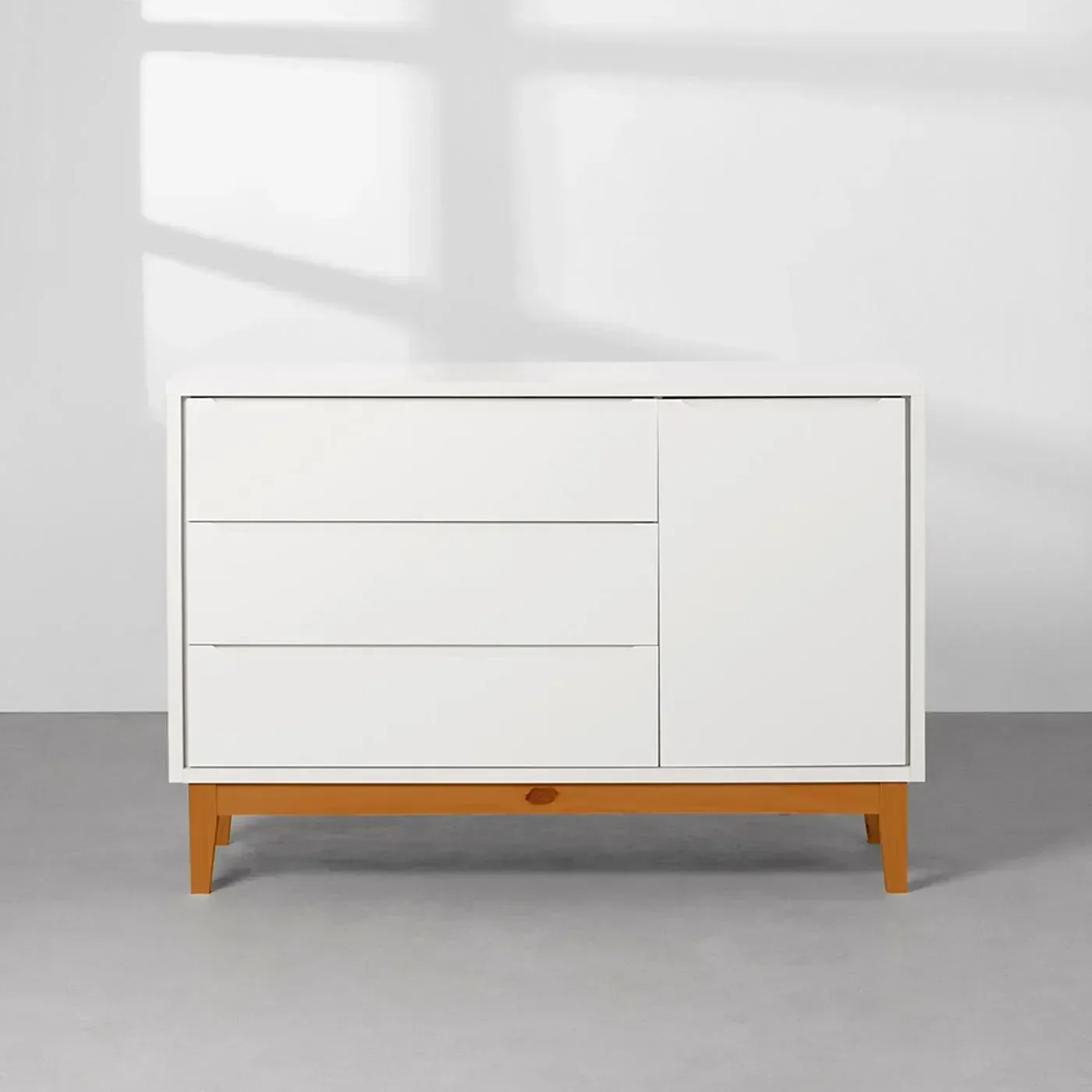 Ver imagem 7 de Kit Quarto Theo com Pés Square Mel - Berço + Cômoda 3 Gavetas e 1 Porta + Guarda-roupa 3 Portas + Po