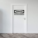 Ver imagem 1 de Adesivo de Porta Perigo Entrada Proibida Risco Contaminação Farmácia Laboratório Kanto Store Adesivo