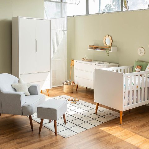 Kit Quarto Theo com Pés Retrô Mel - Berço + Cômoda 3 Gavetas e 1 Porta + Guarda-roupa 2 Portas + Pol