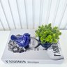 Decoração livro fake fashion + vaso azul + escultura pássaro - 4