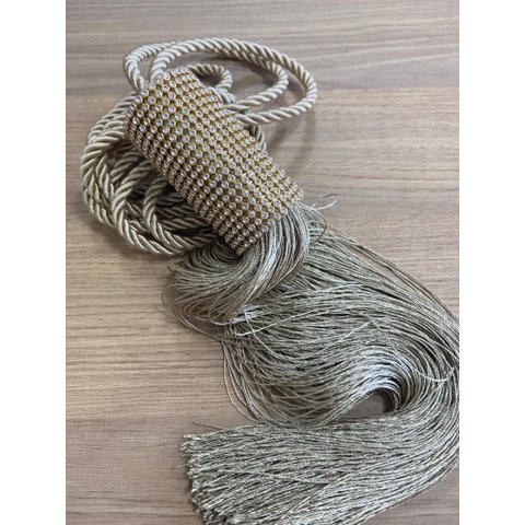 Pingente para Cortina com Strass Luxo Dourado