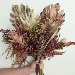 Buquê de Folhas Envelhecidas de Guaimbé, Bromélias e Proteas 65cm | Beleza Atemporal Formosinha - 3