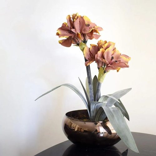Flores Artificiais Arranjos de Flores Amarílis Marrom no Vaso Vidro Bronze  | Linha Permanente | MadeiraMadeira