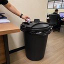 Ver imagem 4 de Lixeira Multiuso Grande 60 Litros com Trava Cesto Lixo Organizador Lavanderia Brinquedos Trava 60L m