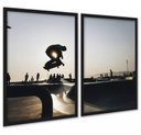 Ver imagem 1 de Kit 2 Quadros Skatista Manobra Aérea Pista 24x18cm - com Vidro:moldura Preta