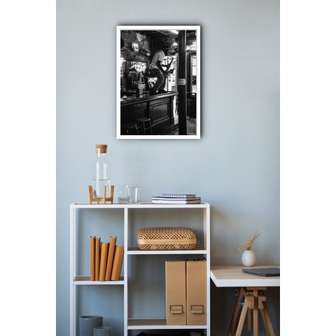Quadro Decorativo San Francisco Saxofonista Balcão -70x50cm:moldura Branca