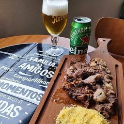 Mesa para Áera Gourmet Alta Redonda de Madeira Maciça com Azulejo Família e Amigos - Empório Tambo - 2