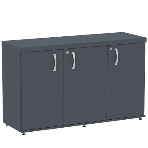 Armário Baixo Credenza PE40 Pandin 121,50 cm (largura) em MDP Cor Grafito com Três Portas
