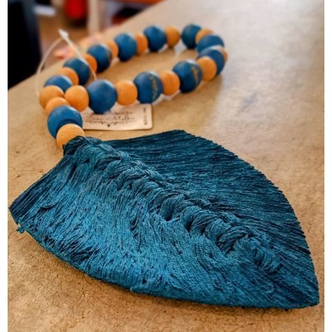 Colar Decorativo Pena Azul