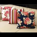 Ver imagem 2 de Kit 3 Capas de Almofadas Composê Imperial Rosas com Listrado 45x45cm