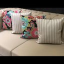 Ver imagem 2 de Kit 4 Capas de Almofadas Composê Floral Rosa e Listrado Cinza 45x45cm