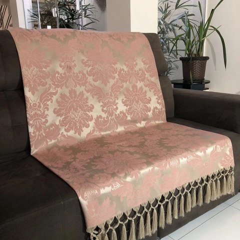 Manta para Sofá em Tecido Jacquard Medalhão Rosa com Dourado 190x140cm
