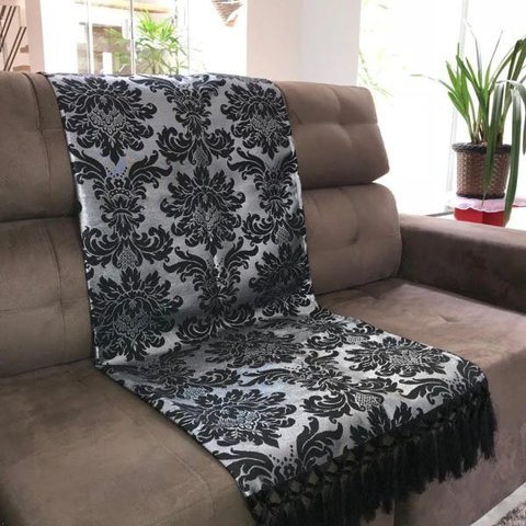 Manta para Sofá em Tecido Jacquard Medalhão Luxo Preto com Prata 190x140cm