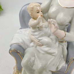 Estatua Mae e Filho Decorativa Poltrona 26x16cm Estatueta - 4