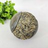 Bola Decorativa De Resina De Mesa 10cm Bronze Verde Relevo - 3