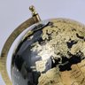 Globo Terrestre Decorativo Preto Dourado 32x22cm Decoração - 4