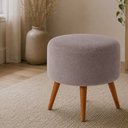 Ver imagem 2 de Puff Redondo Pés Madeira 40cm Yuna Veludo Nobre Avelã - Sallar Home