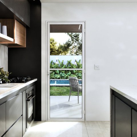 Porta de Alumínio de Giro de Vidro com Travessa 215x85cm Lucasa Ideale Abertura Direita Branco