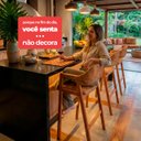 Ver imagem 5 de Kit 2 Banqueta Alta de Madeira Amêndoa Noah com Encosto Estofado Corino Caramelo - Arkell
