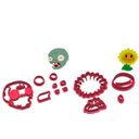 Ver imagem 2 de Kit Cortadores Pasta Americana Plantas Vs Zumbis com Cabeça do Zumbi e Planta Flor 2pc:6cm