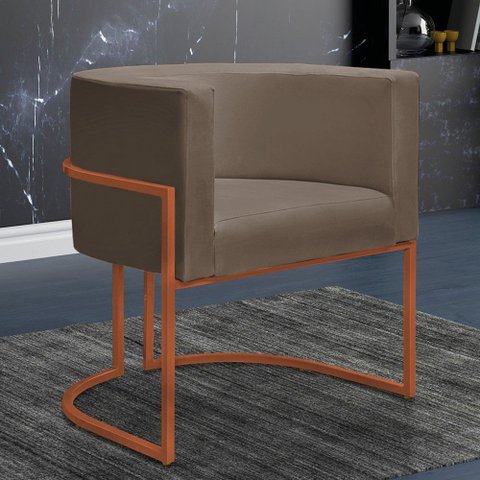 Poltrona Reforçada Decorativa Sala Nayara Base Ferro Bronze Suede Capuccino