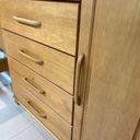 Ver imagem 3 de Cômoda 5 Gavetas e 1 Porta Ouro - Freijó