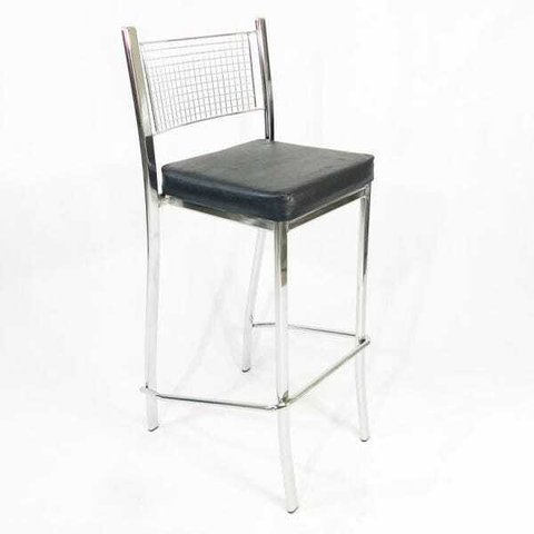 Banqueta EMPILHÁVEL cromada alta assento preto - Poltronas do Sul
