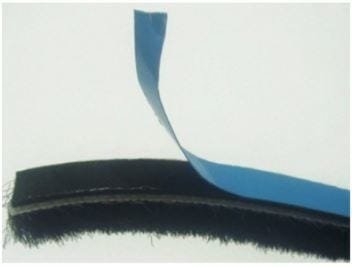 ESCOVA DE VEDAÇÃO 5X7 - PRETO - ADESIVA ROLO COM 50 MTS - 1