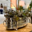 Ver imagem 1 de Cachepot Metal Trabalhado Pés Alças Médio Decorativo Plantas