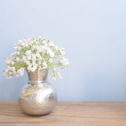 Arranjo de Mosquitinho Branco no Vaso Prateado - 3