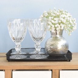 Arranjo de Mosquitinho Branco no Vaso Prateado - 2