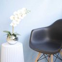 Ver imagem 2 de Arranjo de Orquídea Artificial Branca 3D no Vaso Prateado Médio