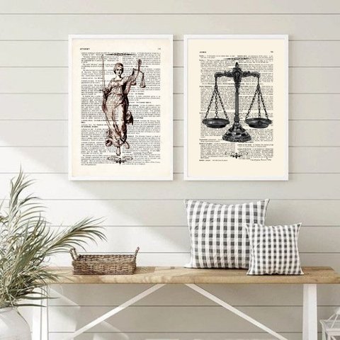 Kit 2 Quadros Deusa da Justiça e Balança 45x34cm:madeira Preta