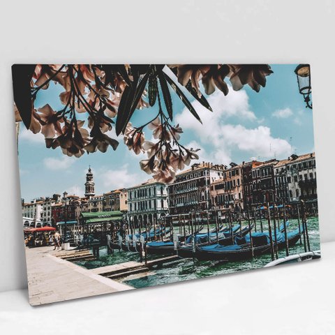 Quadro Decorativo em Canvas Cidade de Veneza - As Gôngolas e as Flores TaColado Moldura Madeira 90 x