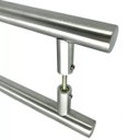 Ver imagem 3 de Puxador Tubolar Inox Porta Pivotante Madeira e Vidro Escovado:80 Cm