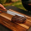 Ver imagem 2 de Kit Churrasco Pegador de Carne Tramontina e Tábua de Corte 60x40cm Madeira Teca Zanline