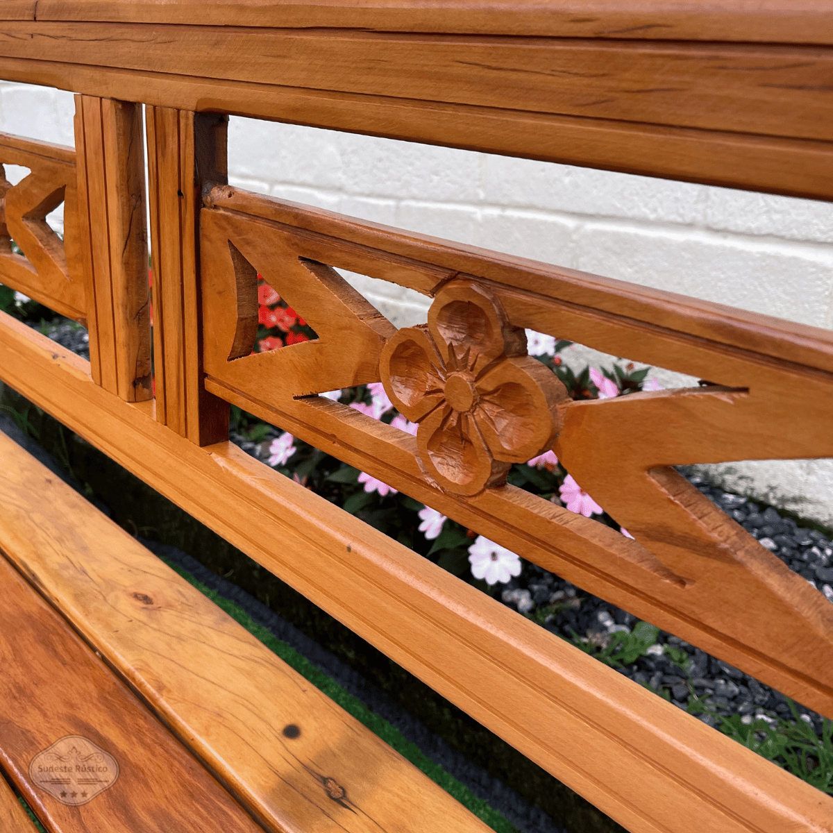 Ver imagem 5 de Kit Jogo de Banco 5 lugares Com Mesa de Centro Madeira de Demolição Modelo Flor Sudeste Rústico