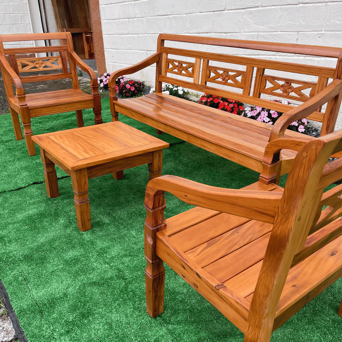 Ver imagem 2 de Kit Jogo de Banco 5 lugares Com Mesa de Centro Madeira de Demolição Modelo Flor Sudeste Rústico