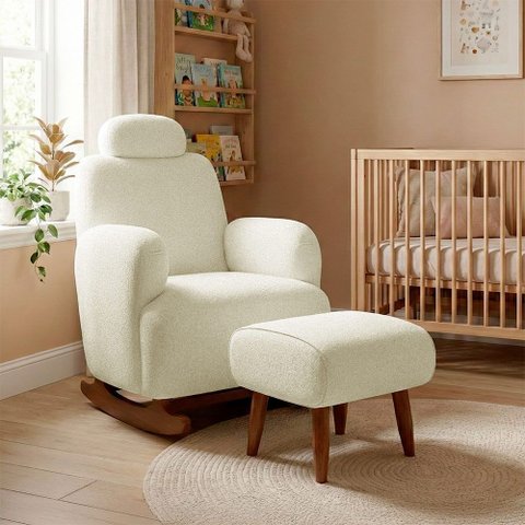 Poltrona Amamentação Conforto Triplo com Balanço Pés em Madeira Maciça com Puff Descanço Off White