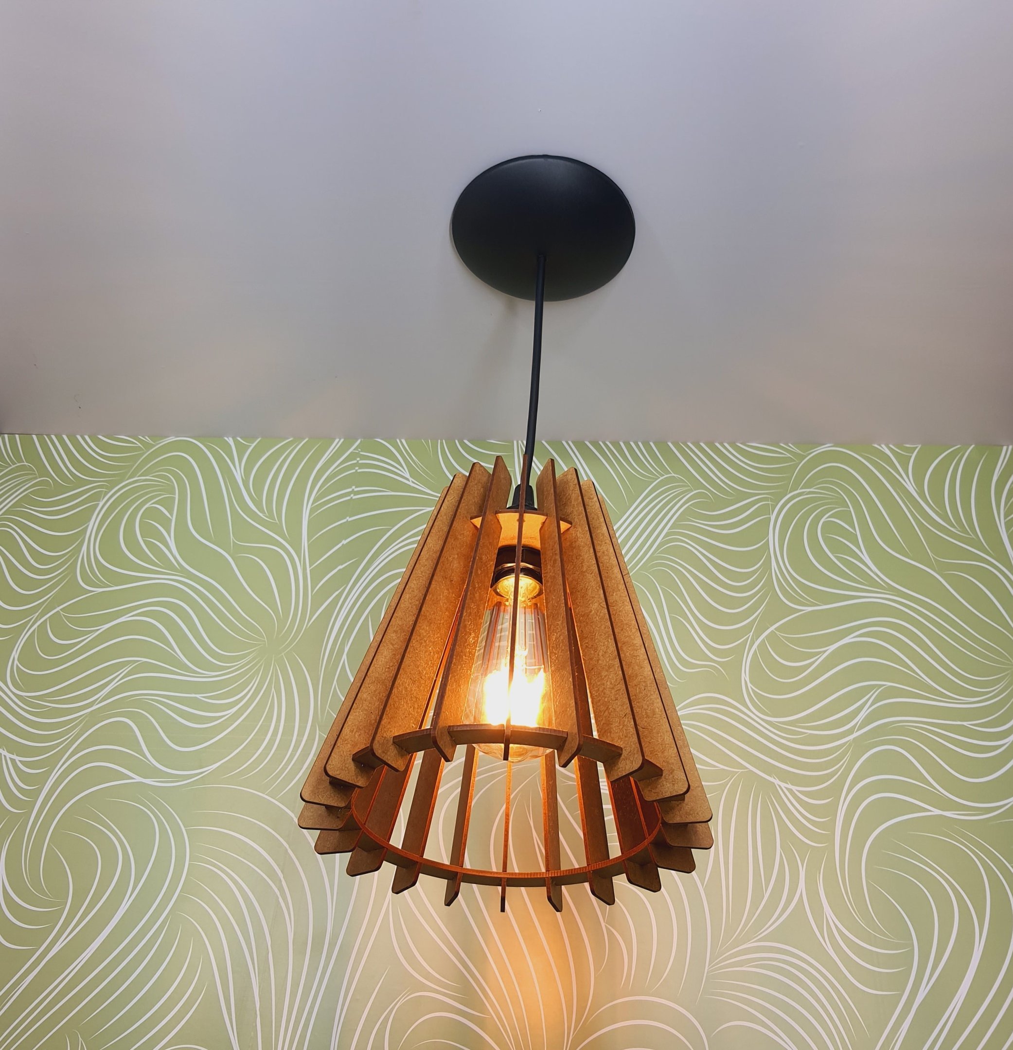 Lustre pendente em MDF encerado 22x22 E-27 - 4