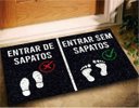 Ver imagem 1 de Tapete Capacho Entrar sem Sapatos 60x40 Tire Casa Divertida