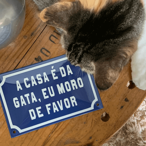 Placa Decorativa Esmaltada - a Casa É da Gata - Casa Toco